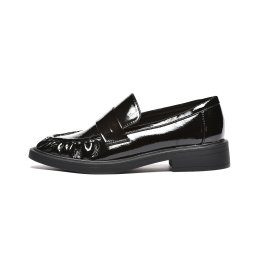 L042602BLK - ŽENSKE MOKASINE SA UKRASNIM PRIVESKOM I ELEGANTNIM ĐONOM