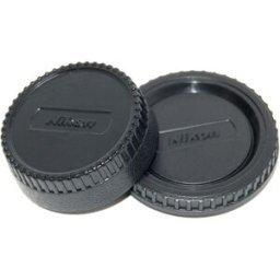Caruba Kamerahuslock + bakre objektivlock till Nikon F