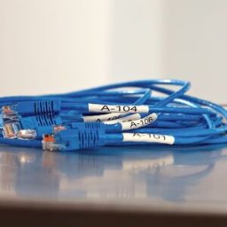 DYMO Rhino Industriell Tejp Krympslang 6mm x 1.5m svart pÃ¥ v