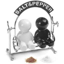 Salt och Pepparkar på en hammock