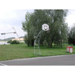 Streetball konštrukcia DOR-SPORT, oblúková, do bet. základu (Vonkajšia priehradová oblúková streeball konštrukcia so zabudovaním do betónového základu. Povrchová úprava žiarový zinok.)