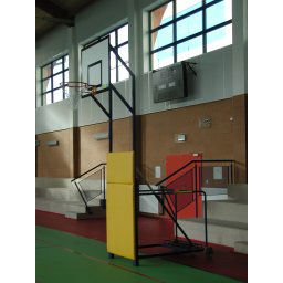 Bask. konštrukcia DOR-SPORT, mobilná, sklopná, dos. 1200x900mm+reg. výš. koša (Mobilná sklopná basketbalová konštrukcia s reguláciou výšky koša v rozmedzí 2600-3050 mm. Vrátane dosky 1200x900 mm)