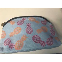 Escada Kozmetická taška: Rozmery: 24cm x 17cm