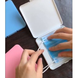 Box (plastová krabička) pre uskladnenie rúšok s úchytom pre rúško