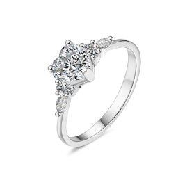 Olivie Strieborný prsteň MOISSANITE SRDCE 9836 Velikost prstenů: 9 (EÚ: 59 – 61)