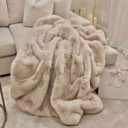 Lili Extra Thick Faux Fur Oatmeal Throw