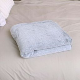 Large Light Grey Faux Fur Throw - 180cm x 135cm Material: Home Decor & Accessories/Blanket Throws